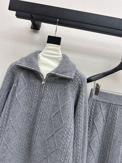 Loro NEW knitted suit