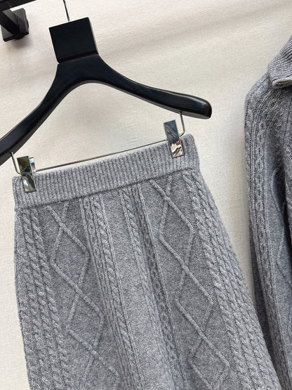 Loro NEW knitted suit