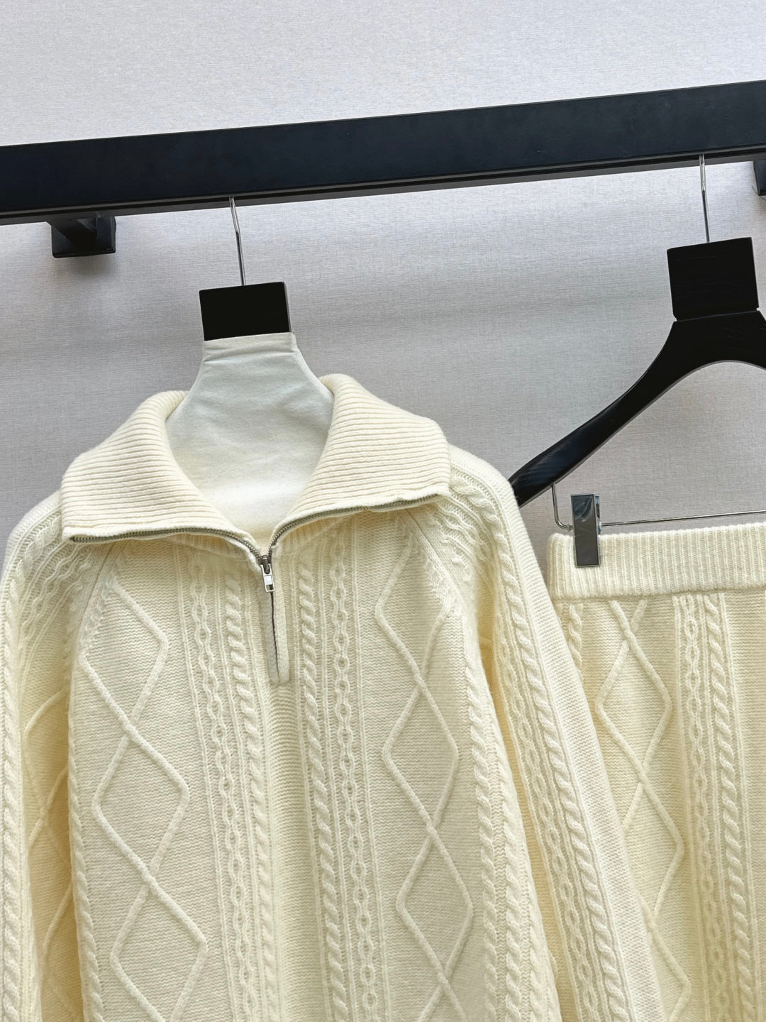 Loro NEW knitted suit