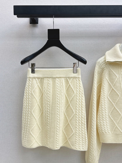 Loro NEW knitted suit