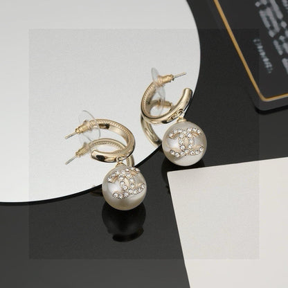 Chan New pearl earrings
