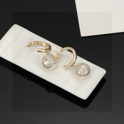 Chan New pearl earrings