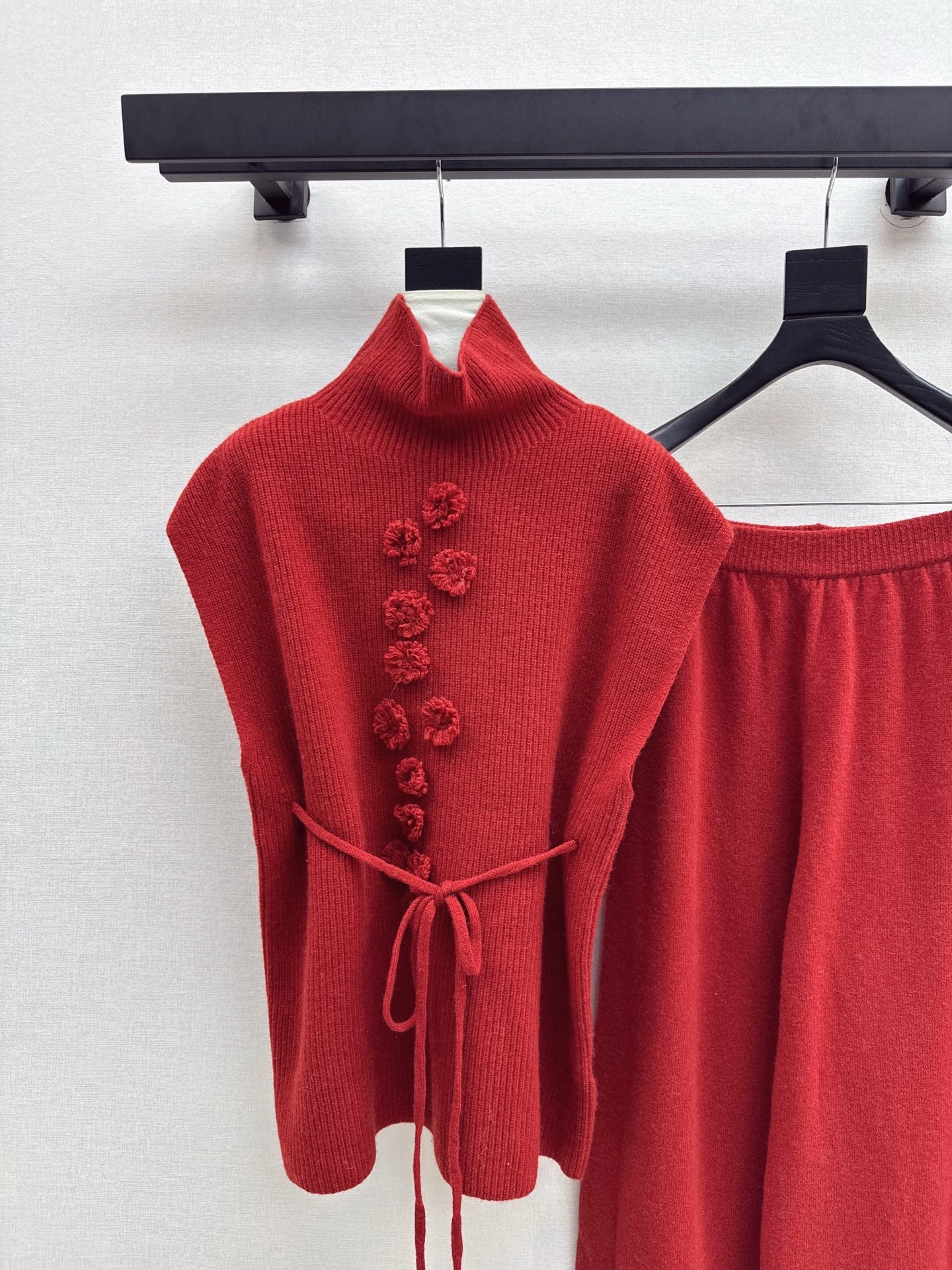 Chan NEW Sleeveless knitted set