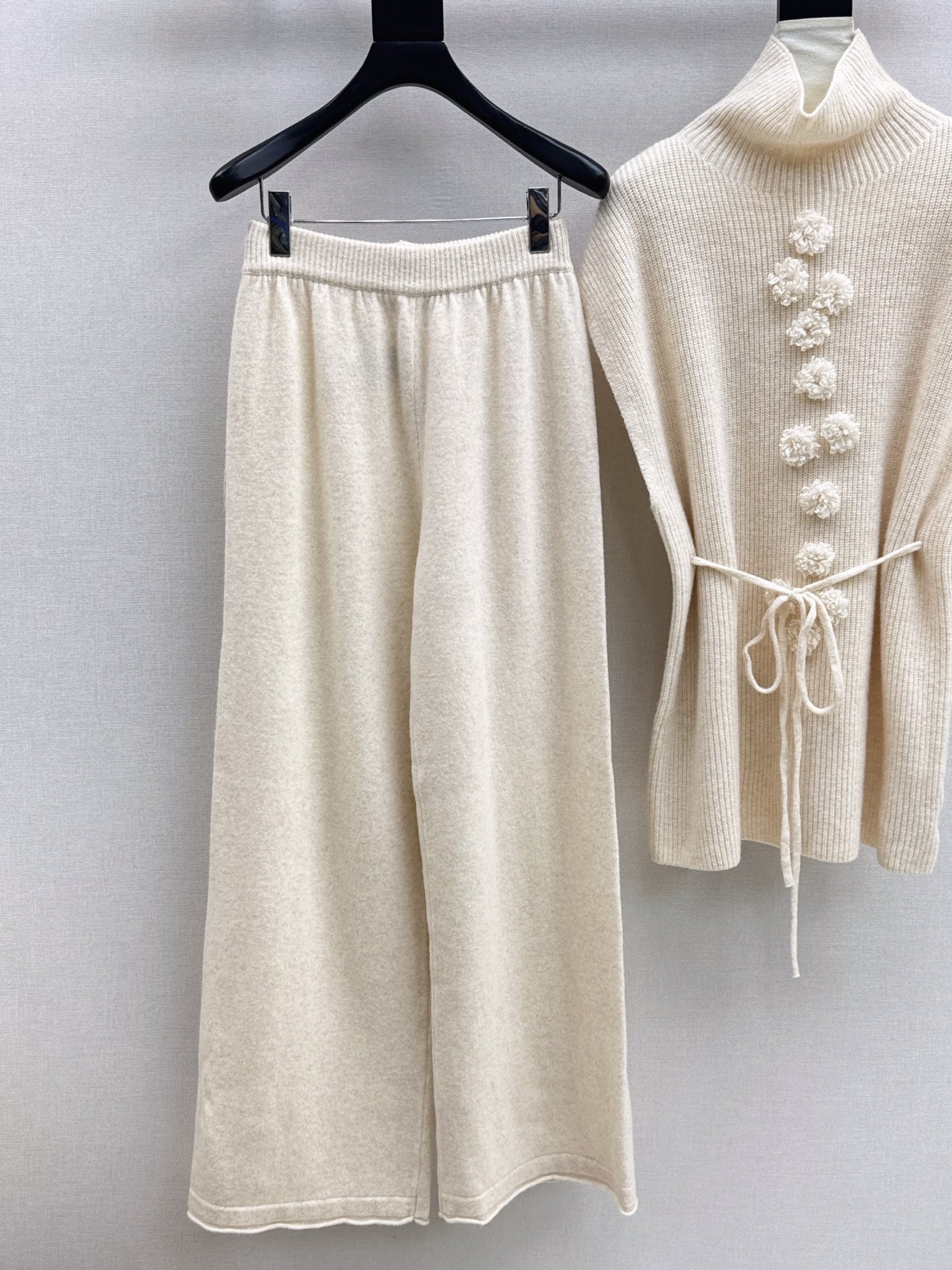 Chan NEW Sleeveless knitted set