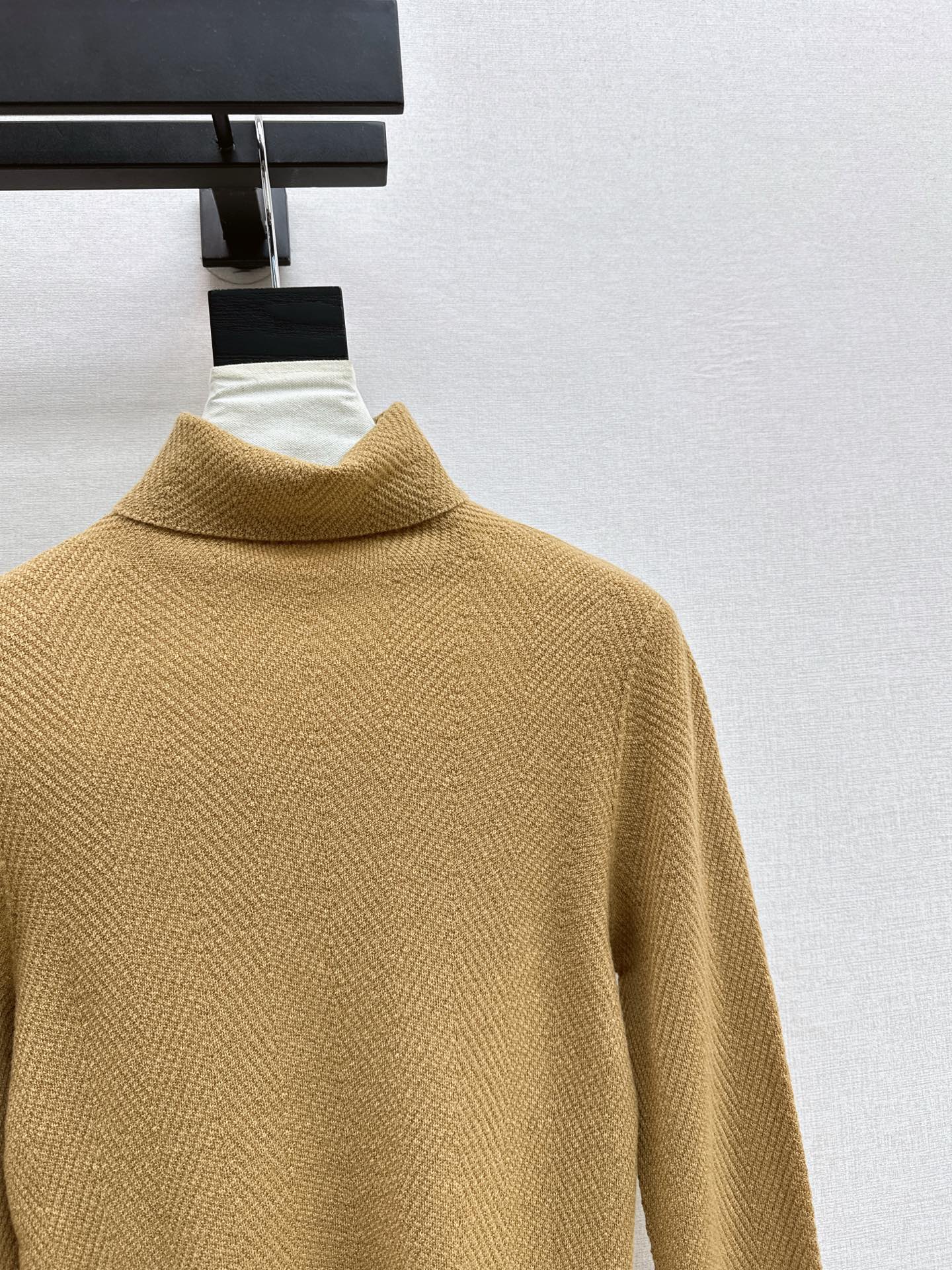 Loro NEW turtleneck base layer