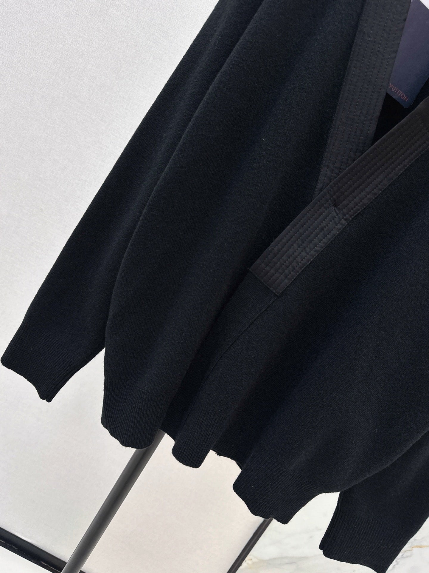 Louis NEW V-neck cardigan