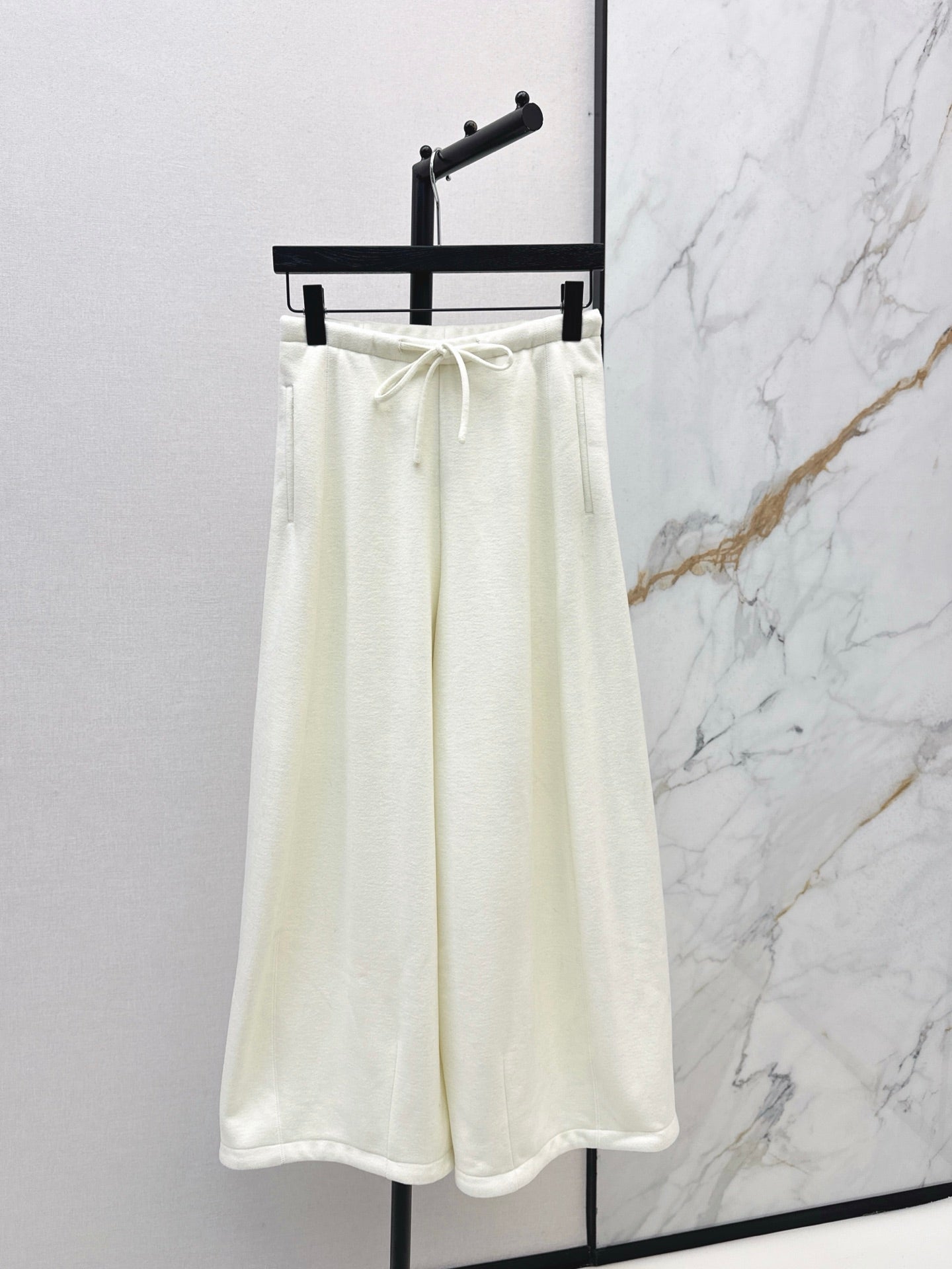 Brune NEW Straight pants