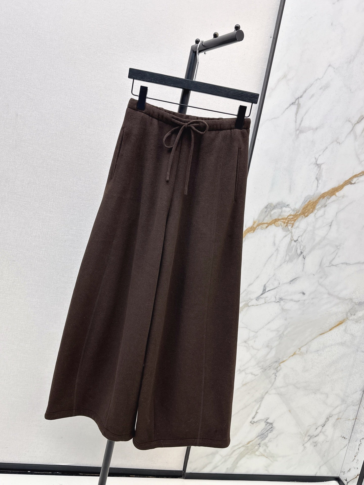 Brune NEW Straight pants