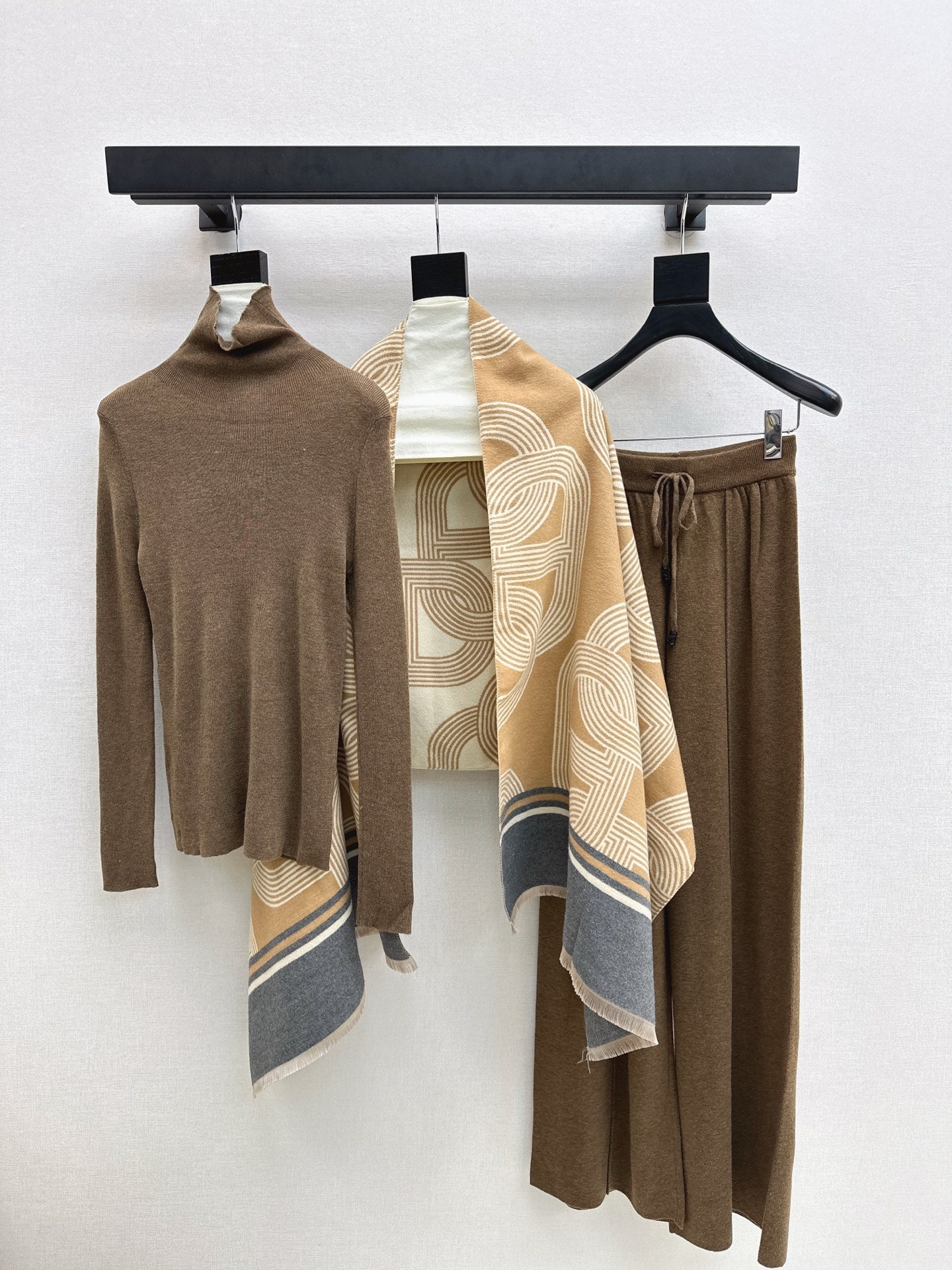 Herm NEW knitted suit