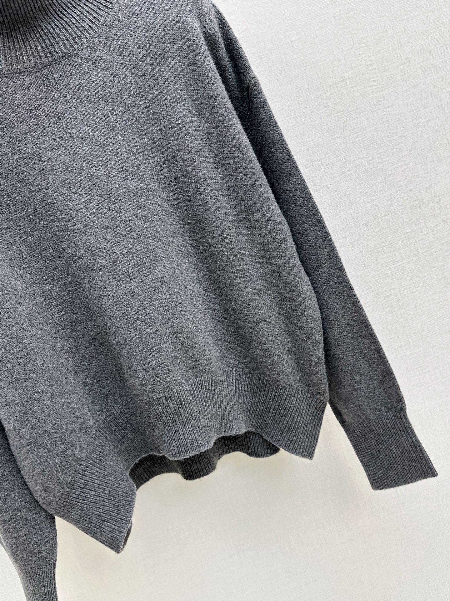 Ce1i NEW Wool sweater